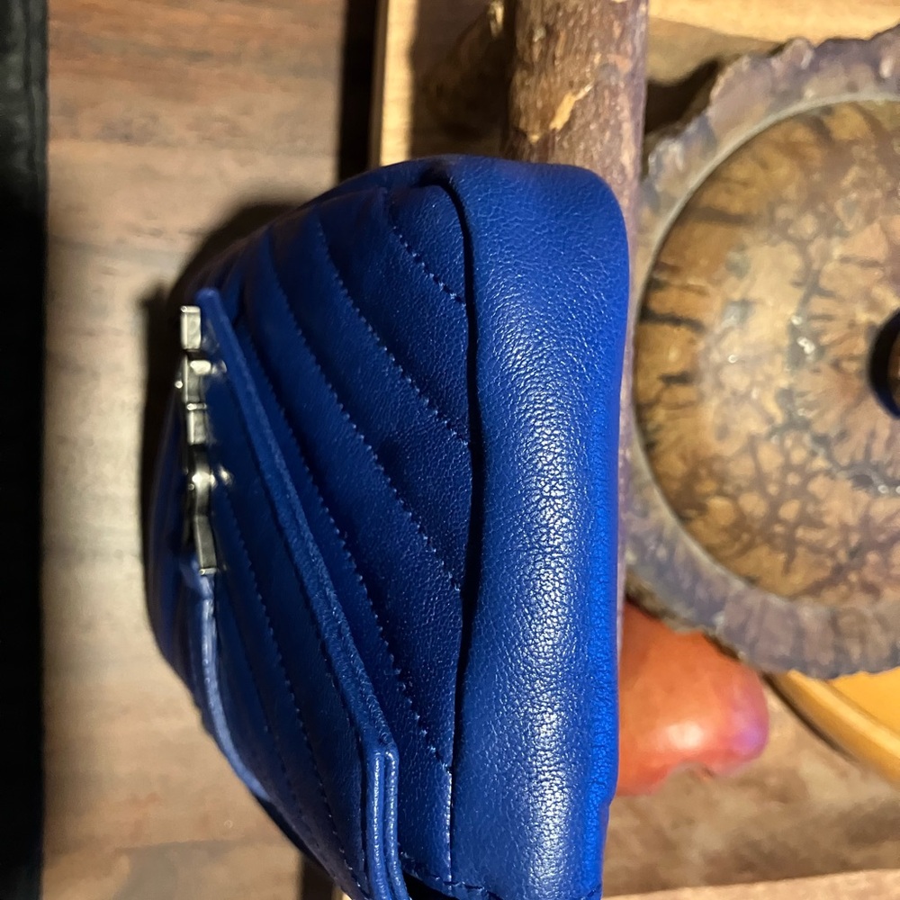 Saint Laurent Royal Blue WALLET ON A CHAIN - Picture 4 of 16